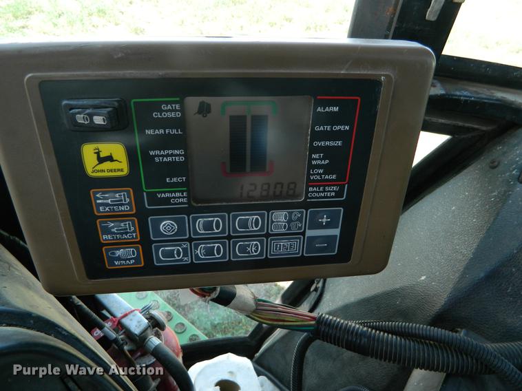 image for item DB1135 1997 John Deere 566 round baler