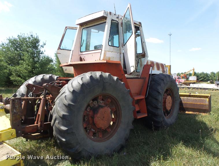 image for item DB1425 1976 Case 2470 tractor