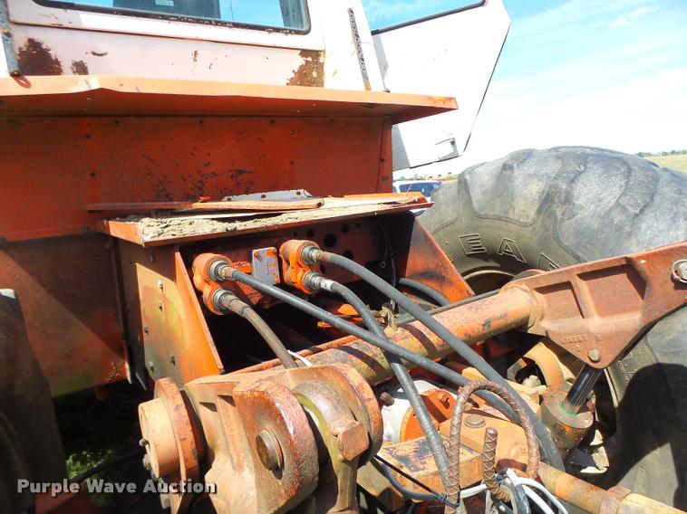 image for item DB1425 1976 Case 2470 tractor