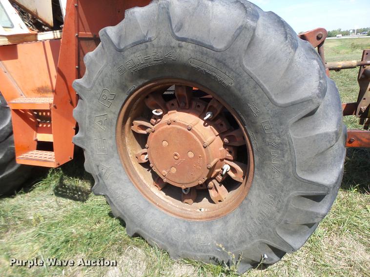 image for item DB1425 1976 Case 2470 tractor
