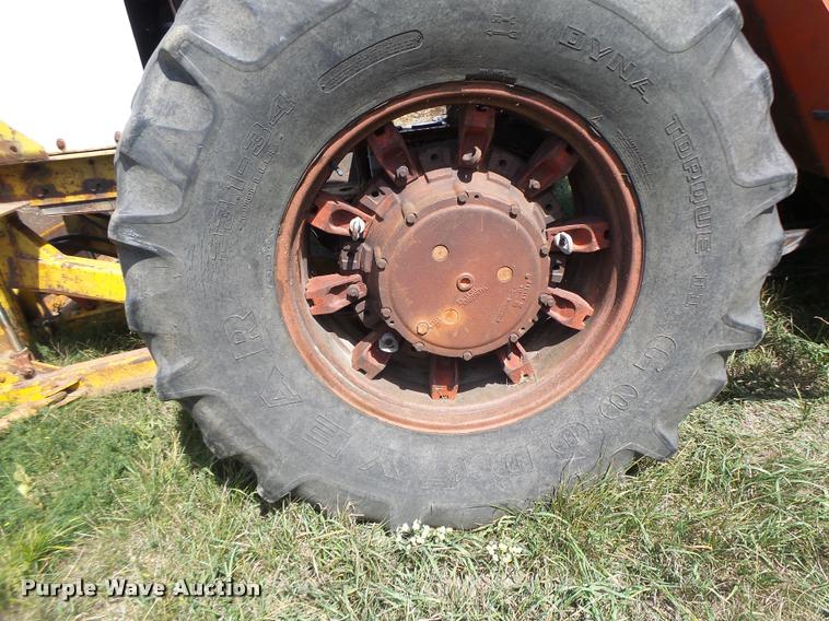 image for item DB1425 1976 Case 2470 tractor