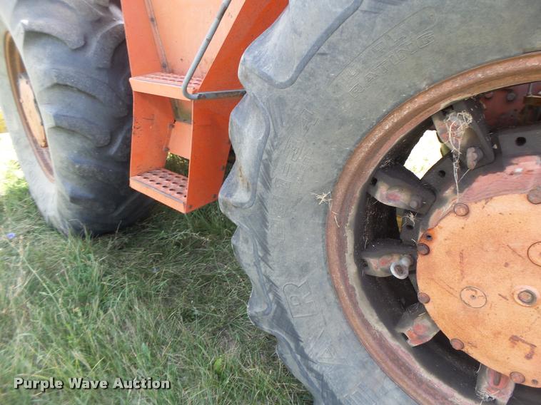 image for item DB1425 1976 Case 2470 tractor