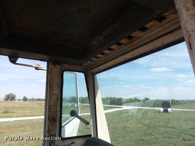 image for item DB1425 1976 Case 2470 tractor