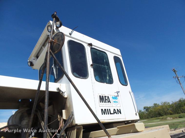 image for item DB1427 Mertz 4250 self-propelled applicator cab and chassis