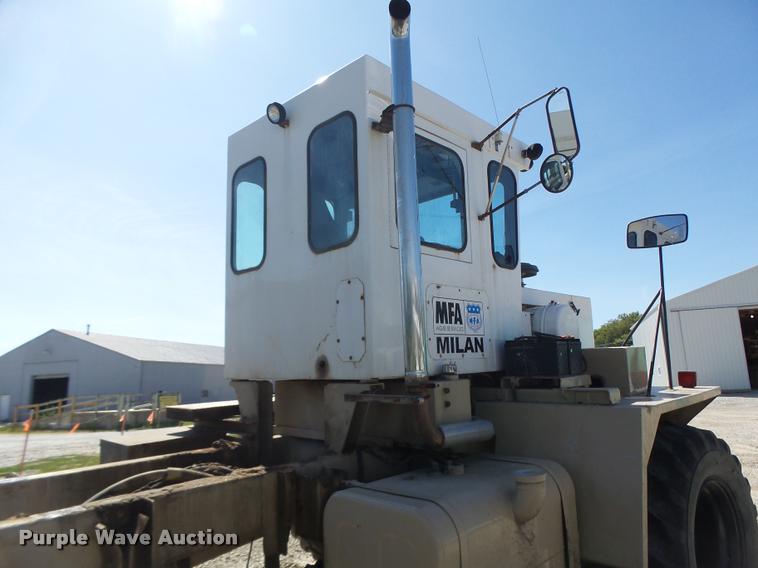 image for item DB1427 Mertz 4250 self-propelled applicator cab and chassis