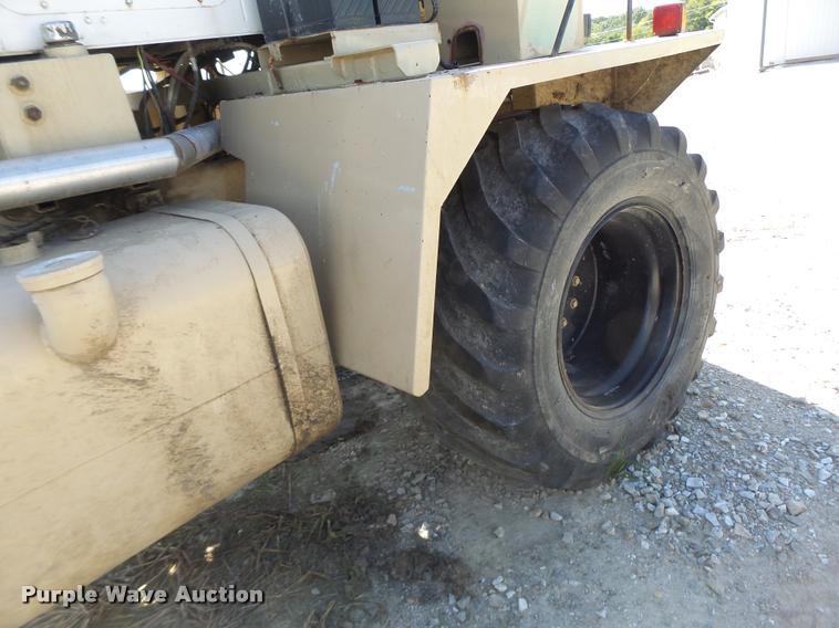 image for item DB1427 Mertz 4250 self-propelled applicator cab and chassis