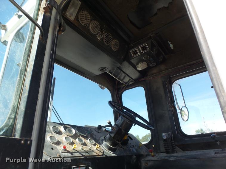 image for item DB1427 Mertz 4250 self-propelled applicator cab and chassis