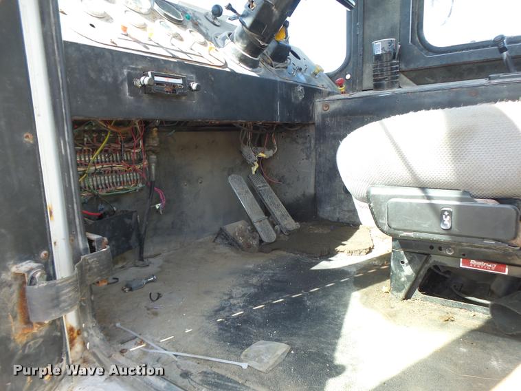 image for item DB1427 Mertz 4250 self-propelled applicator cab and chassis