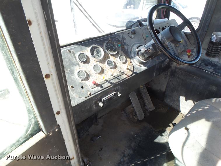 image for item DB1427 Mertz 4250 self-propelled applicator cab and chassis