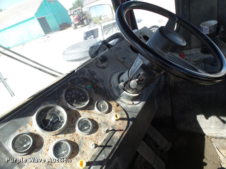 image for item DB1427 Mertz 4250 self-propelled applicator cab and chassis