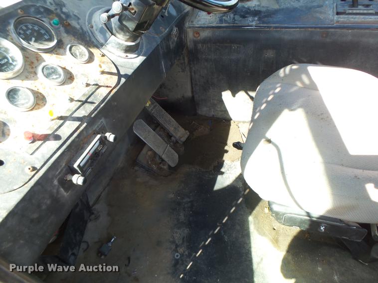 image for item DB1427 Mertz 4250 self-propelled applicator cab and chassis