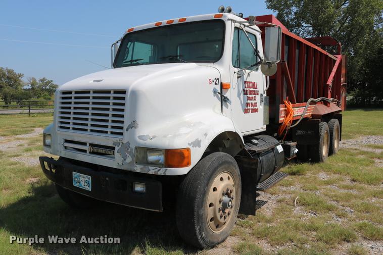image for item DB4141 1997 International 8100 manure spreader truck