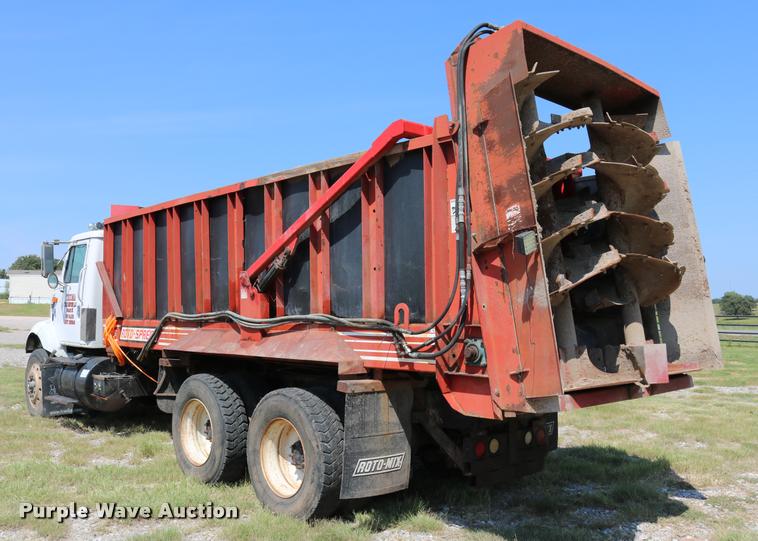 image for item DB4141 1997 International 8100 manure spreader truck
