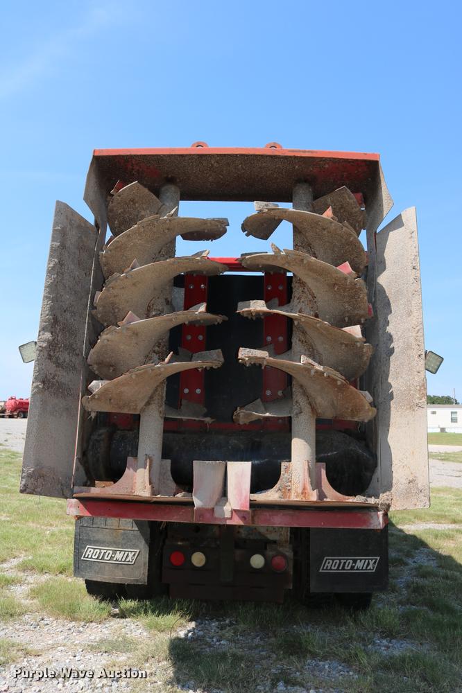 image for item DB4141 1997 International 8100 manure spreader truck