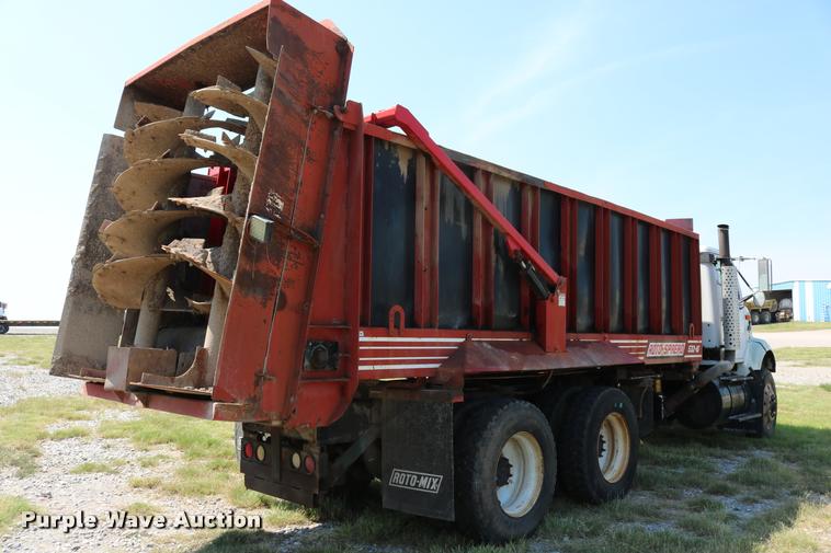 image for item DB4141 1997 International 8100 manure spreader truck