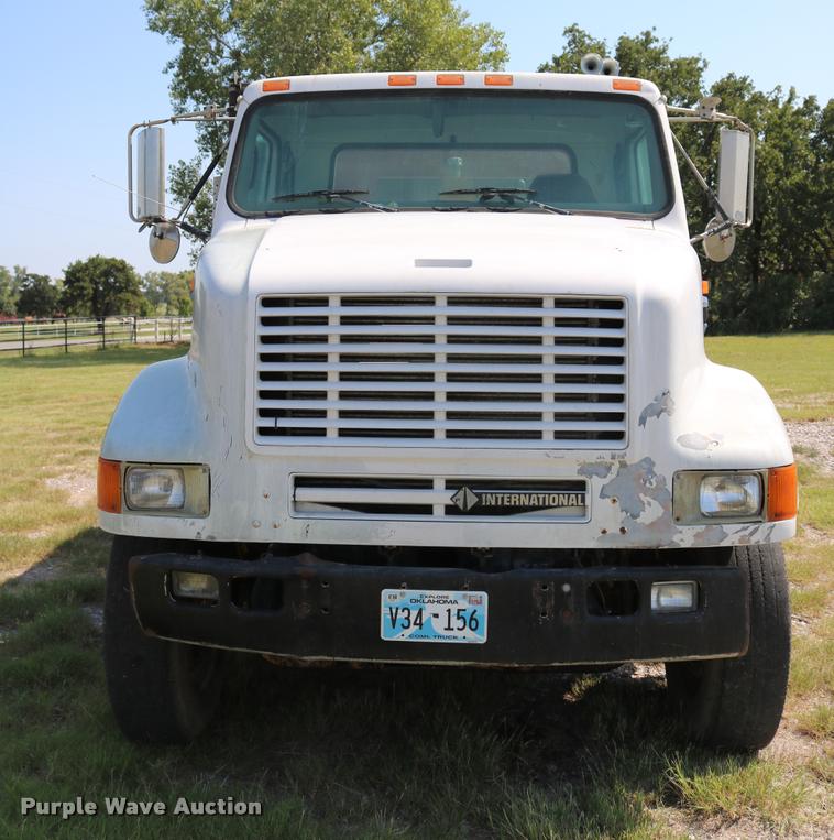 image for item DB4141 1997 International 8100 manure spreader truck