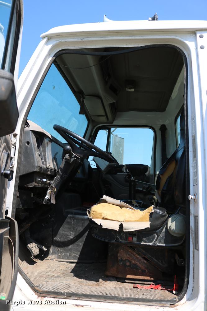 image for item DB4141 1997 International 8100 manure spreader truck