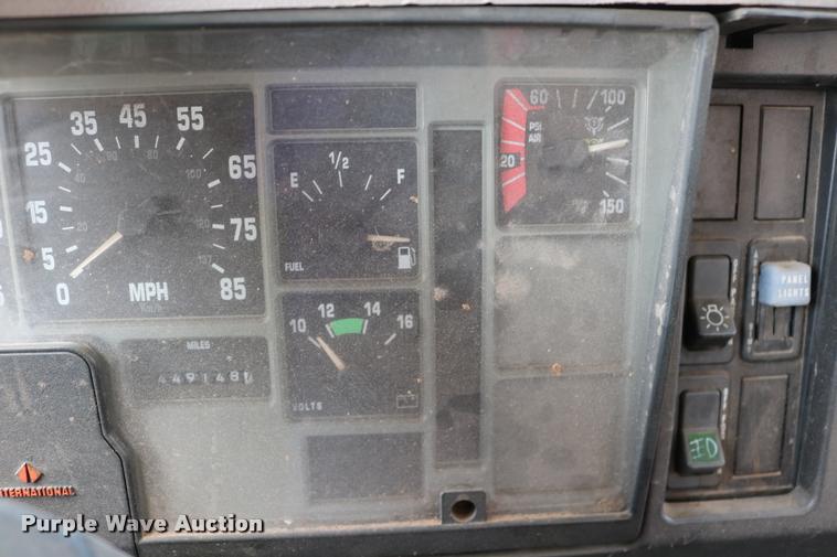 image for item DB4141 1997 International 8100 manure spreader truck