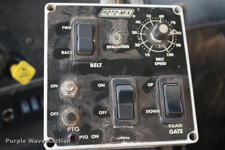 image for item DB4141 1997 International 8100 manure spreader truck