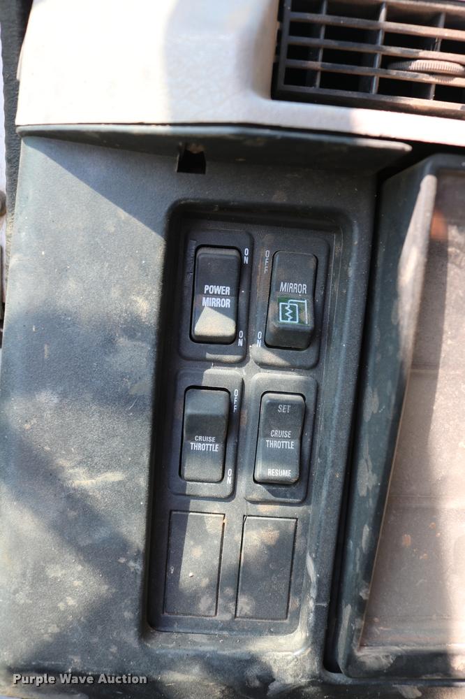 image for item DB4141 1997 International 8100 manure spreader truck