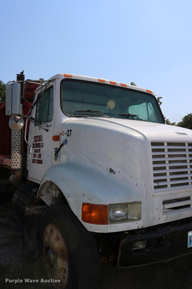 image for item DB4141 1997 International 8100 manure spreader truck