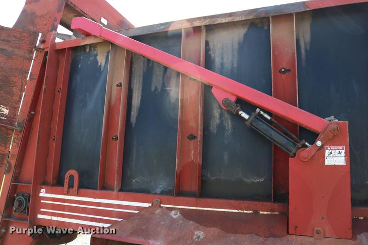 image for item DB4141 1997 International 8100 manure spreader truck