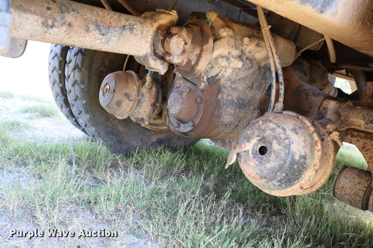 image for item DB4141 1997 International 8100 manure spreader truck