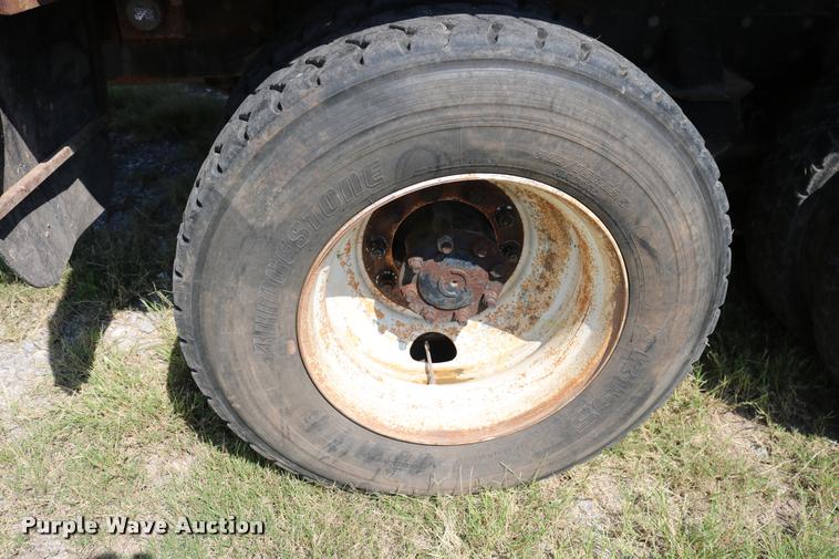 image for item DB4141 1997 International 8100 manure spreader truck