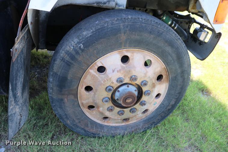 image for item DB4141 1997 International 8100 manure spreader truck