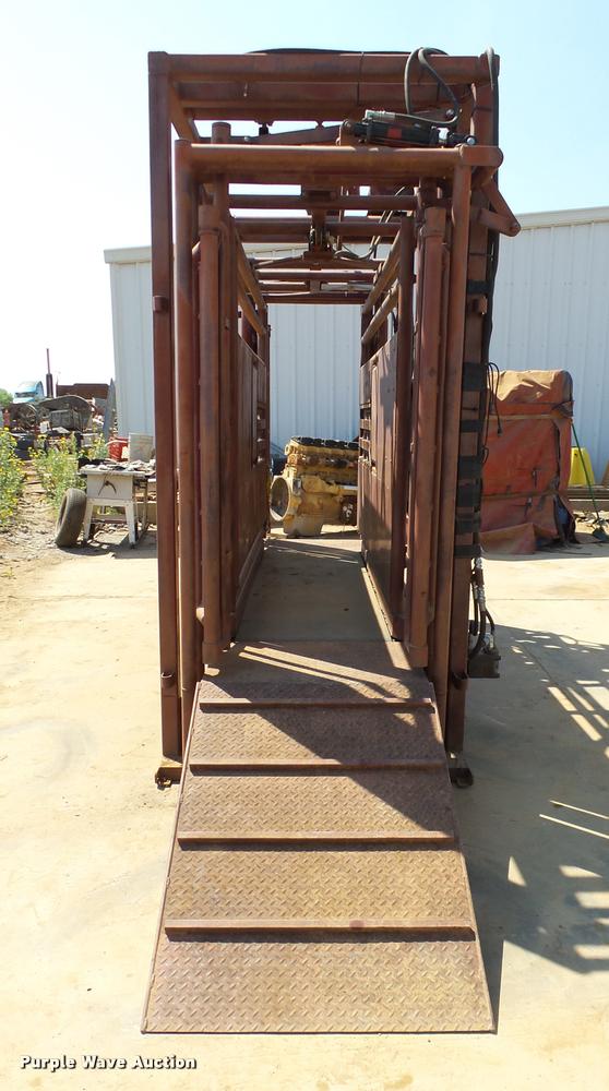 image for item DB4149 Bullwalker squeeze chute