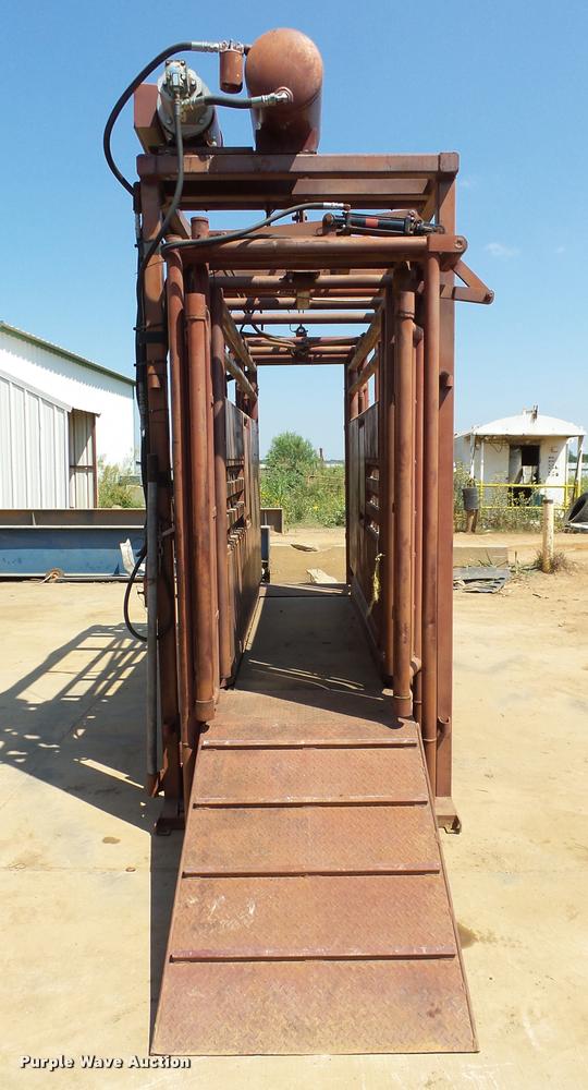 image for item DB4149 Bullwalker squeeze chute