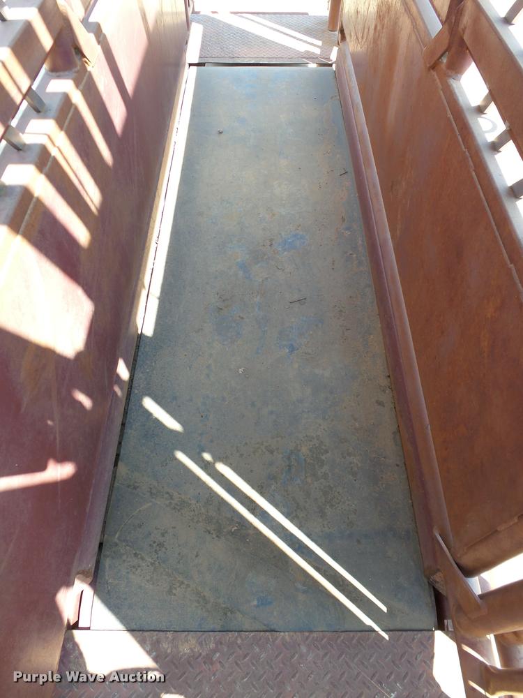 image for item DB4149 Bullwalker squeeze chute