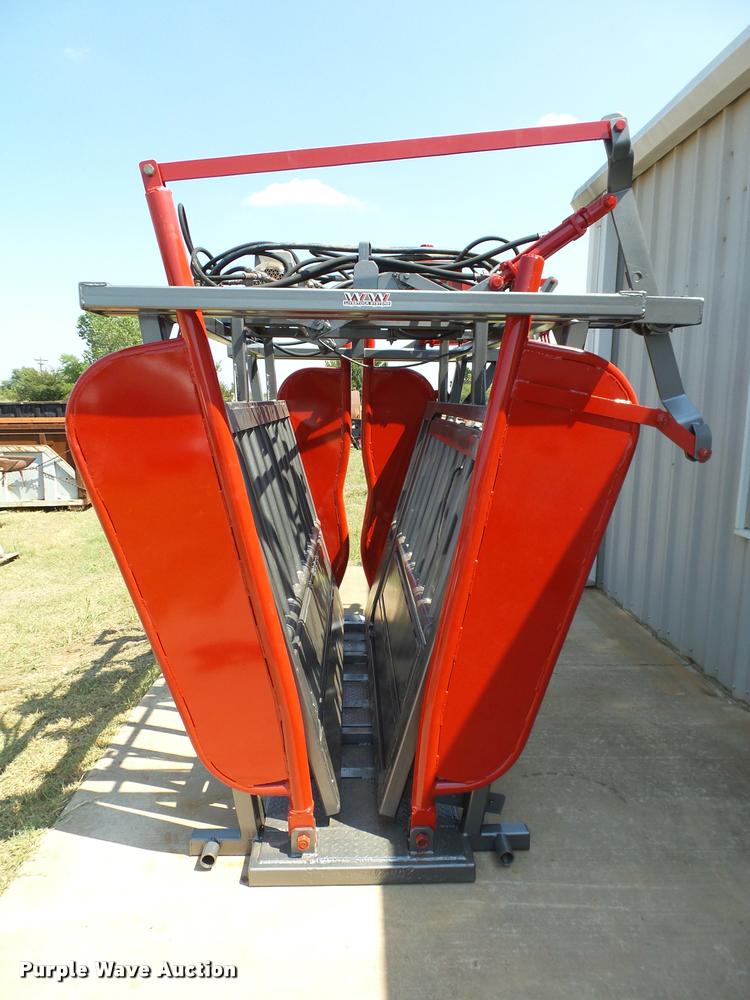 image for item DB4151 WW Livestock Systems squeeze chute