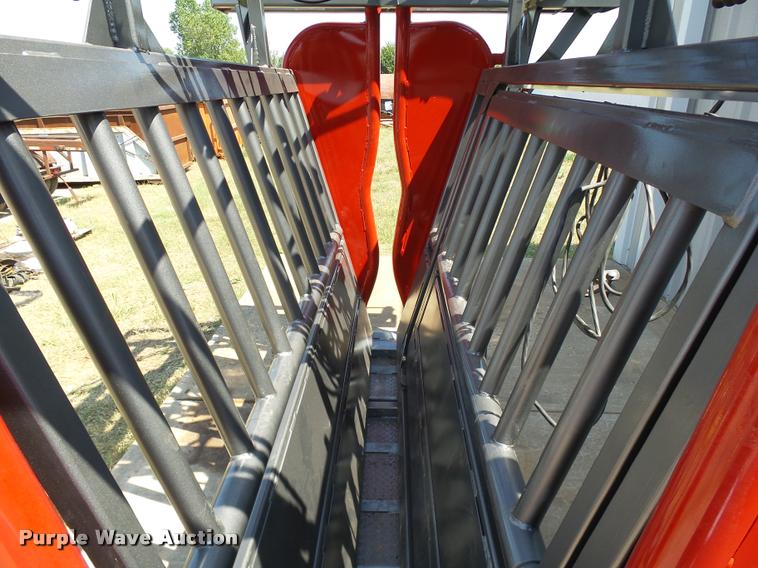 image for item DB4151 WW Livestock Systems squeeze chute