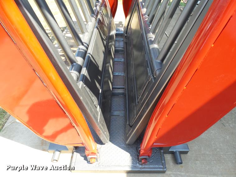 image for item DB4151 WW Livestock Systems squeeze chute