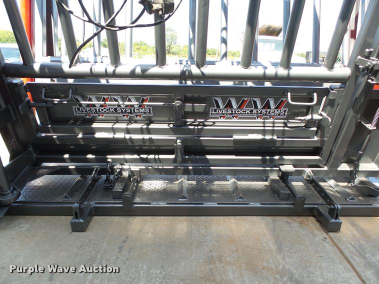 image for item DB4151 WW Livestock Systems squeeze chute