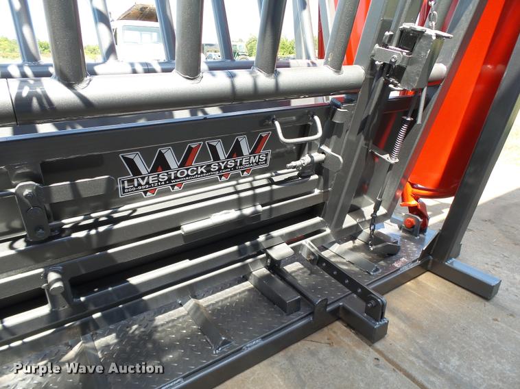 image for item DB4151 WW Livestock Systems squeeze chute