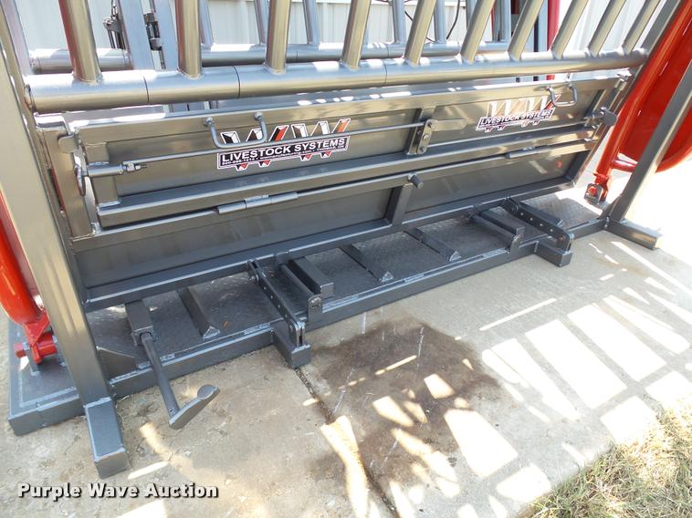 image for item DB4151 WW Livestock Systems squeeze chute