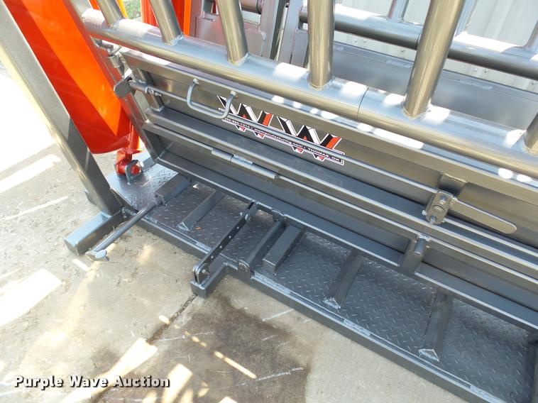 image for item DB4151 WW Livestock Systems squeeze chute