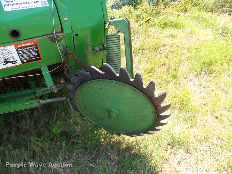 image for item DB4152 1994 John Deere 535 round baler