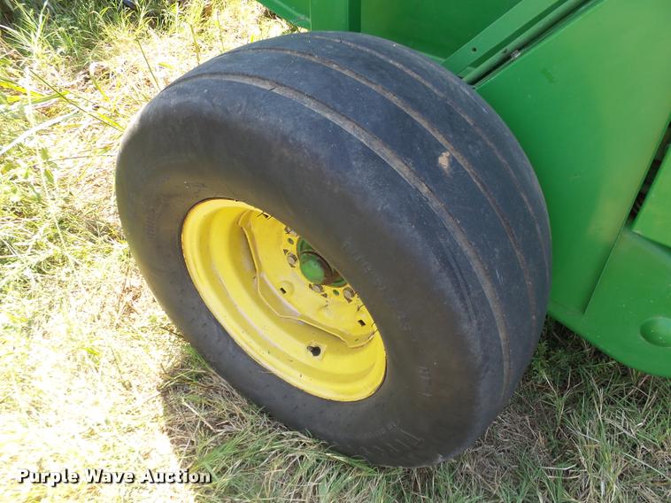 image for item DB4152 1994 John Deere 535 round baler