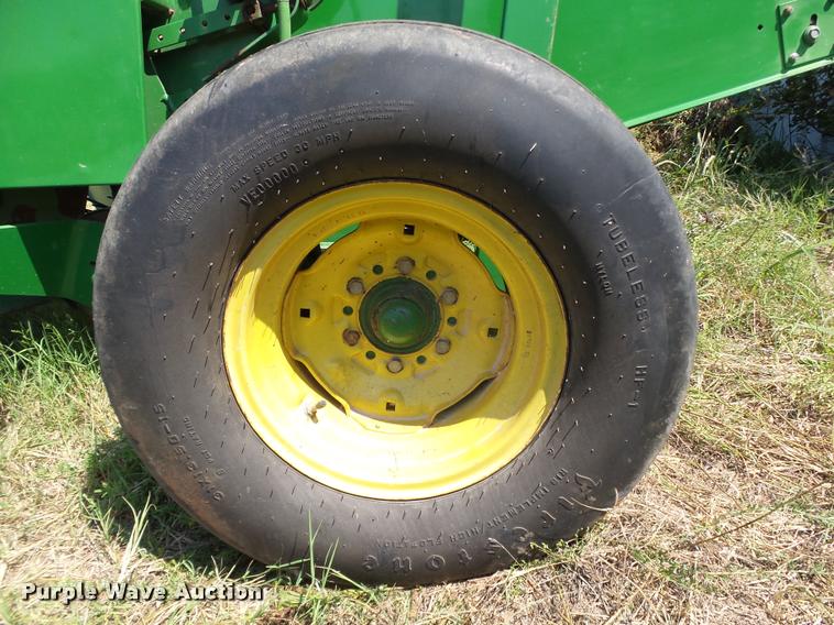 image for item DB4152 1994 John Deere 535 round baler