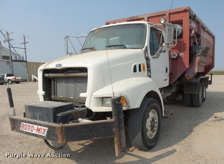 image for item DC3872 1998 Ford LT8513 Louisville 113 feed truck