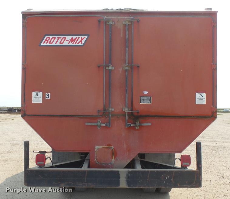 image for item DC3872 1998 Ford LT8513 Louisville 113 feed truck