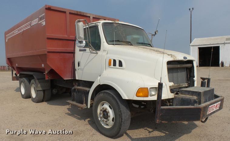 image for item DC3872 1998 Ford LT8513 Louisville 113 feed truck