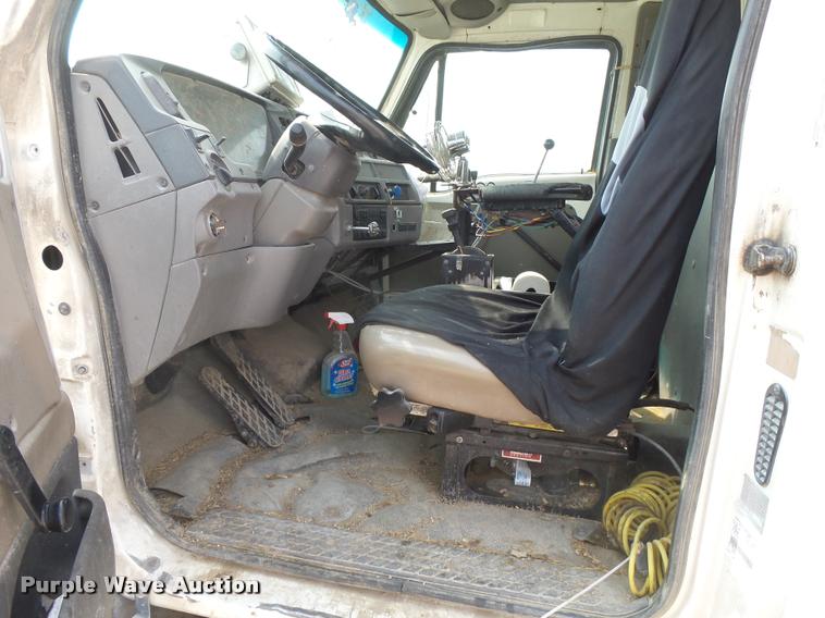 image for item DC3872 1998 Ford LT8513 Louisville 113 feed truck