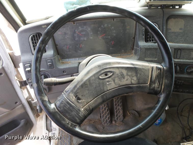 image for item DC3872 1998 Ford LT8513 Louisville 113 feed truck