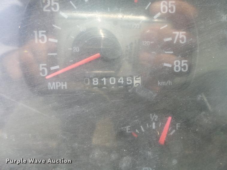 image for item DC3872 1998 Ford LT8513 Louisville 113 feed truck