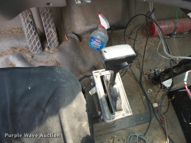 image for item DC3872 1998 Ford LT8513 Louisville 113 feed truck