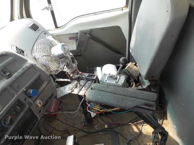 image for item DC3872 1998 Ford LT8513 Louisville 113 feed truck